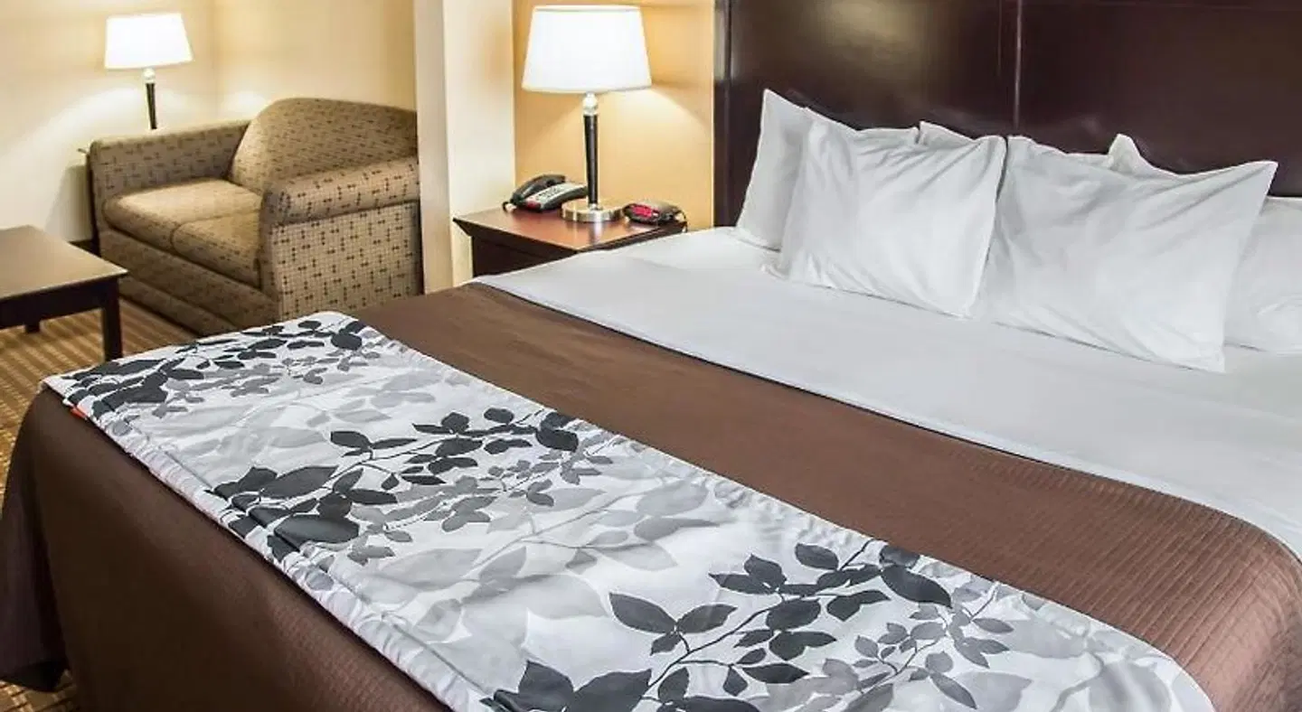 Sleep Inn & Suites University ROOM_EXAMPLE