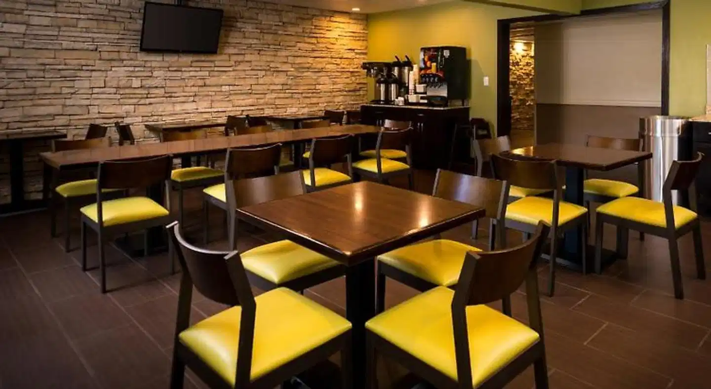 Best Western Airport Albuquerque InnSuites Hotel & Suites Bar