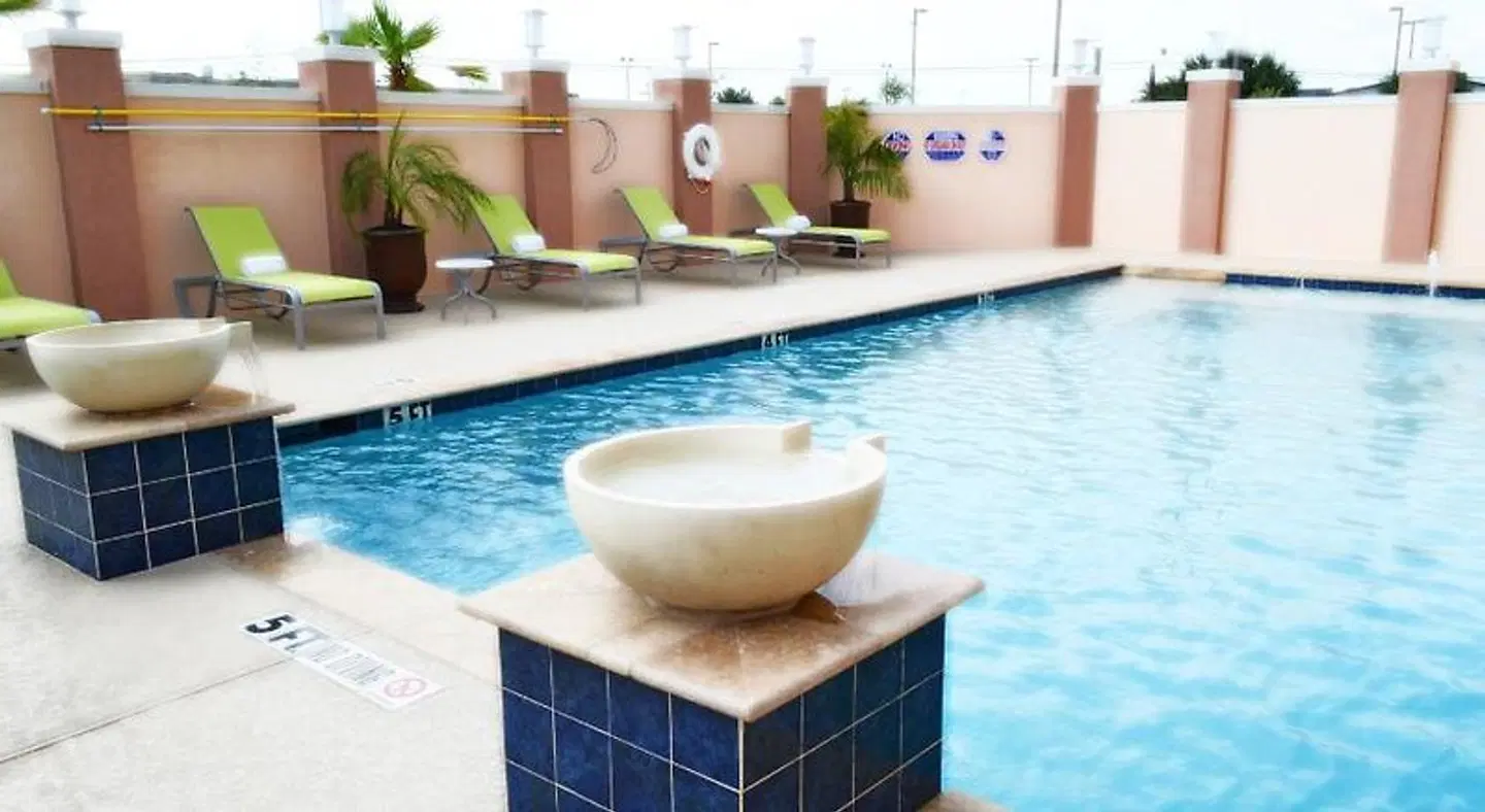 Best Western Premier Ashton Suites - Willowbrook Hallenbad
