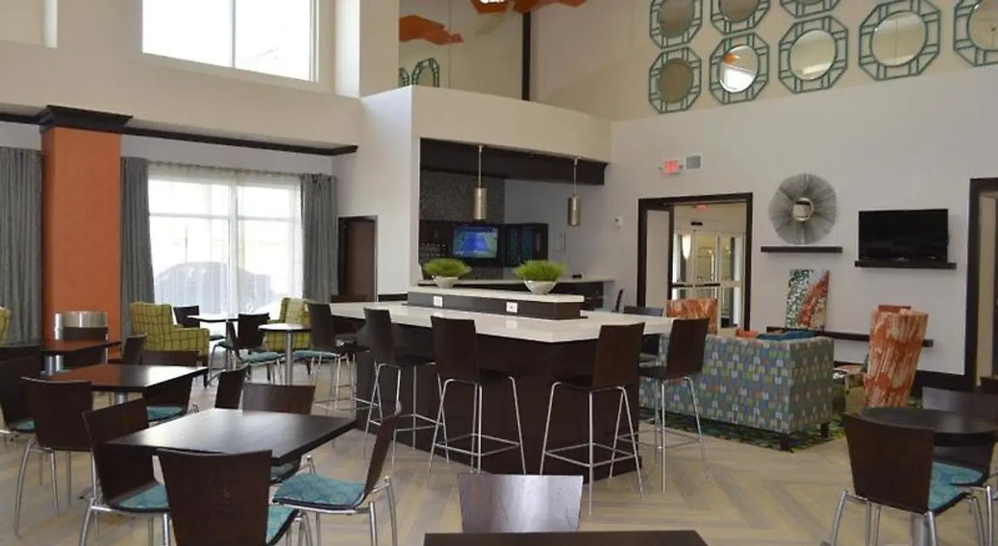 Best Western Premier Ashton Suites - Willowbrook Bar