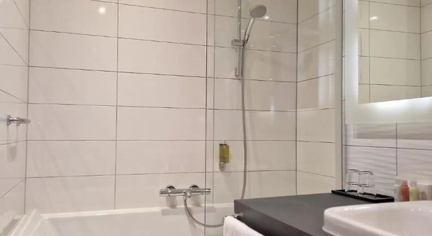 Warsaw Plaza Hotel Badezimmer
