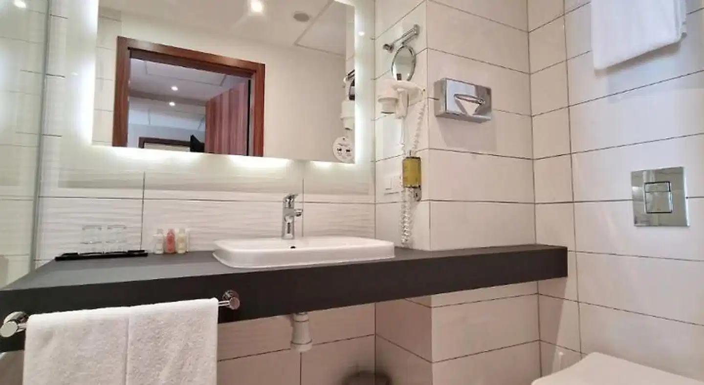 Warsaw Plaza Hotel Badezimmer