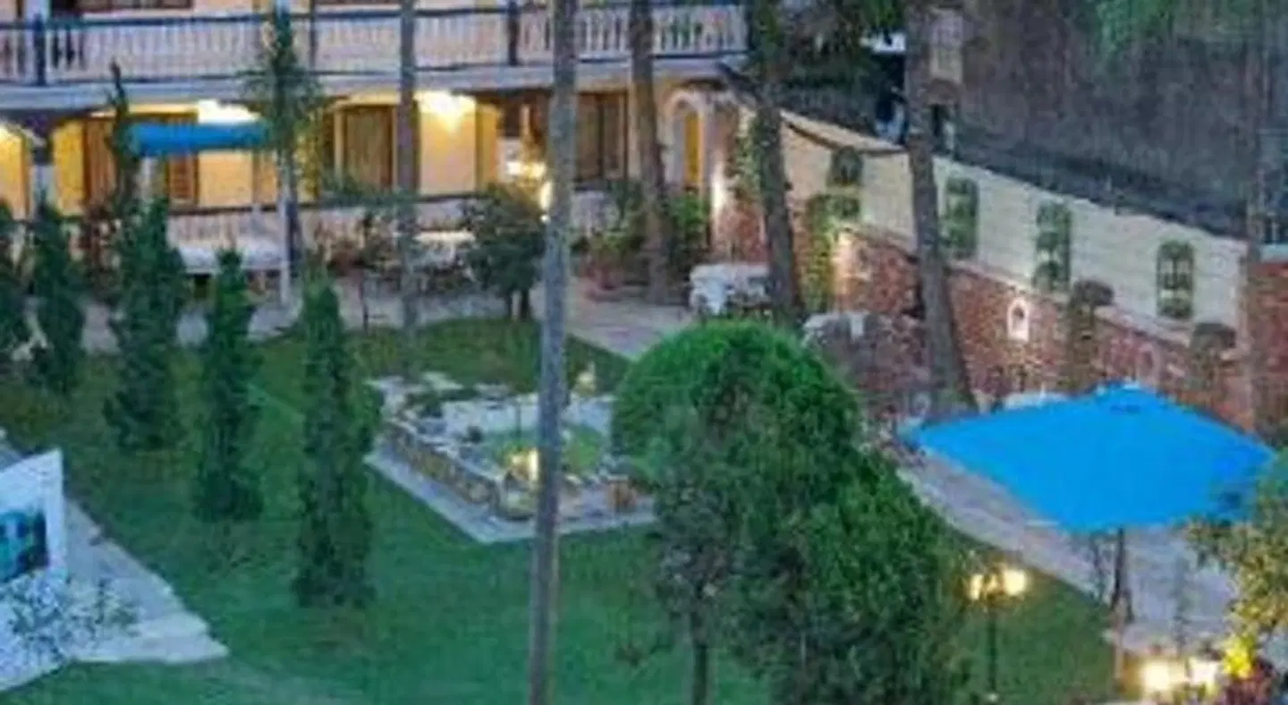 Guest House Kathmandu OUTDOOR_POOL