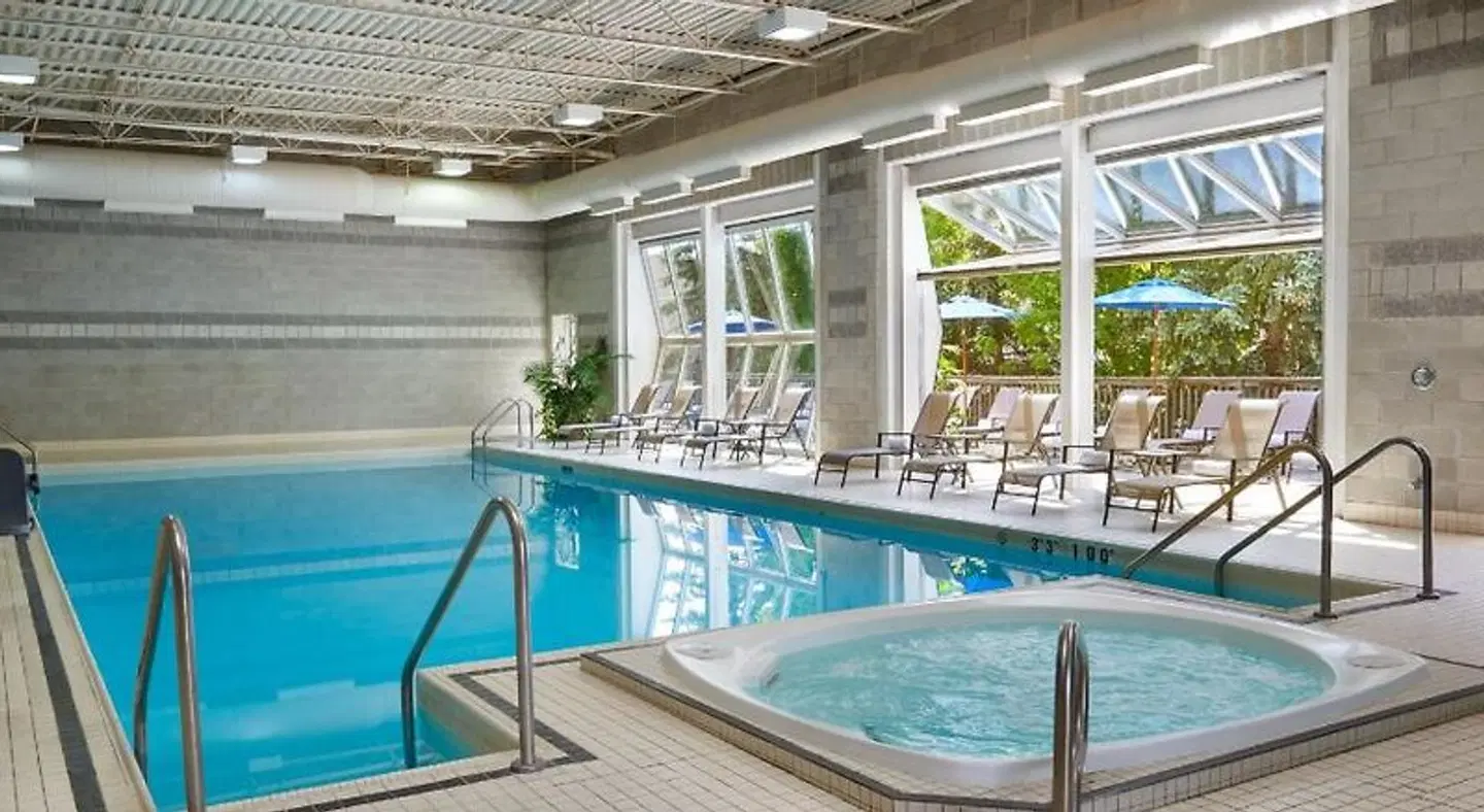 Sheraton Parkway Toronto North Hotel & Suites Hallenbad