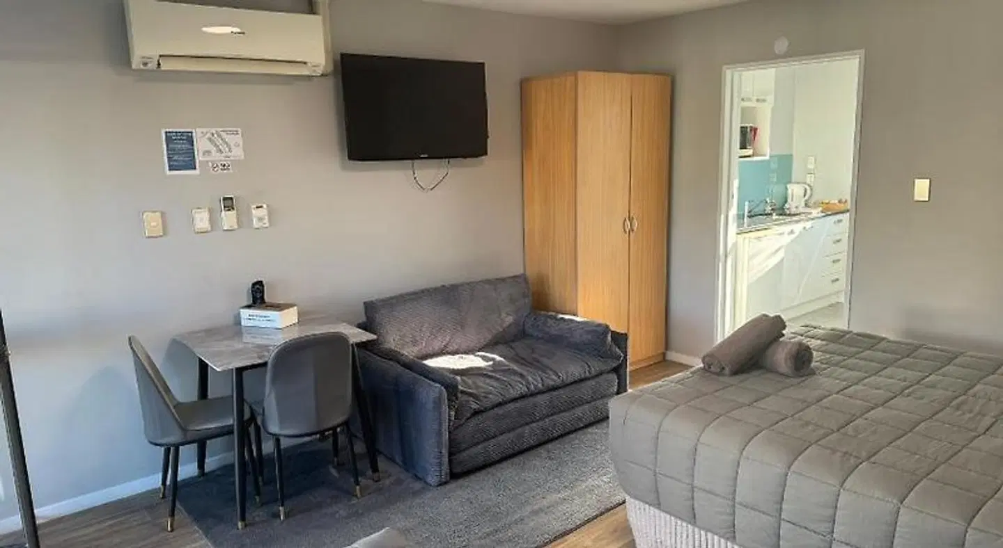 Gothic Heights Motel ROOM_EXAMPLE