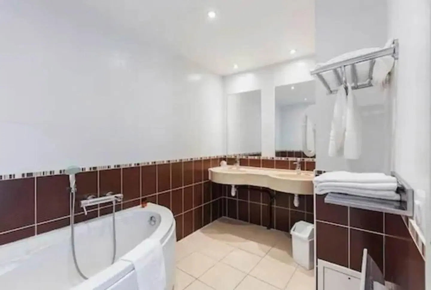 Esatitude Hôtel Badezimmer