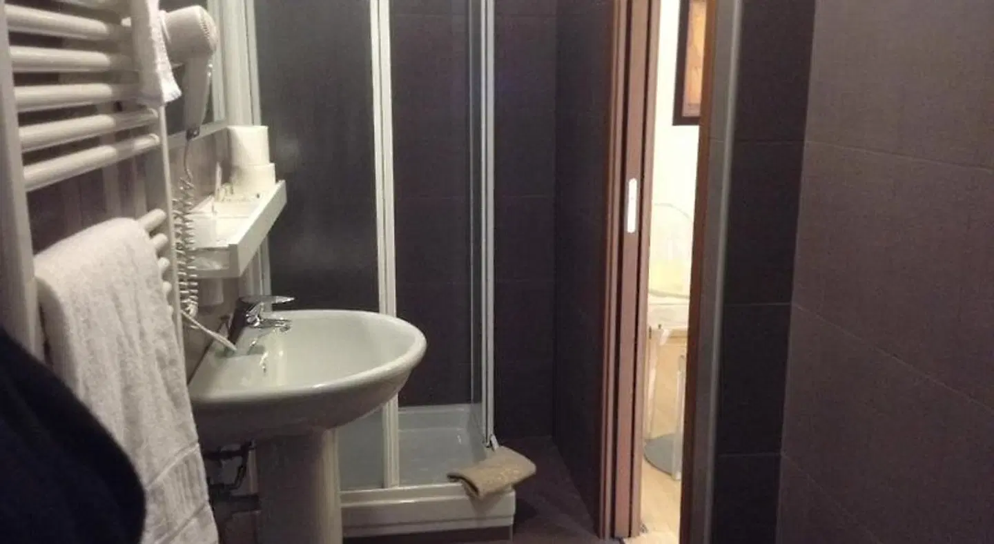 Hotel Schenatti Badezimmer