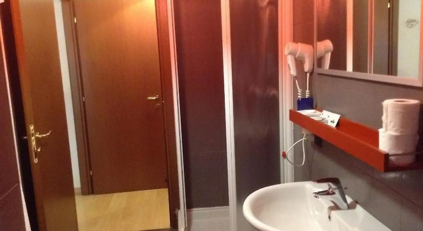 Hotel Schenatti Badezimmer