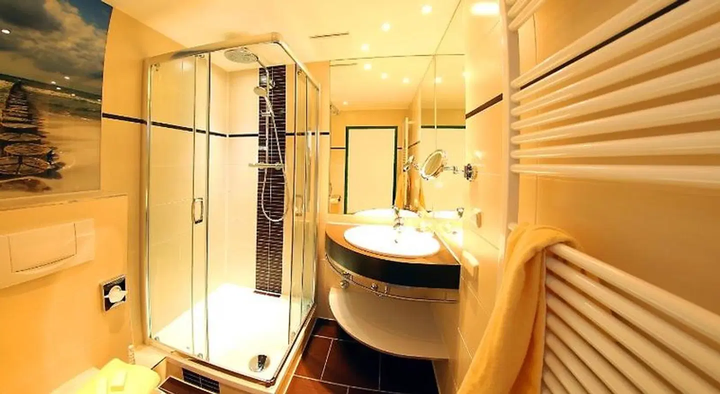 TRIHOTEL Rostock Badezimmer