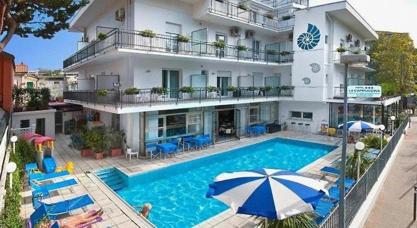 La Cappuccina OUTDOOR_POOL