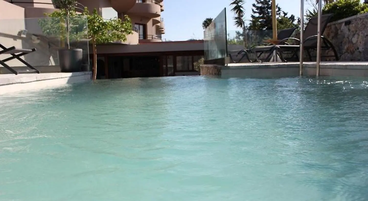 John & Mary's Studios OUTDOOR_POOL