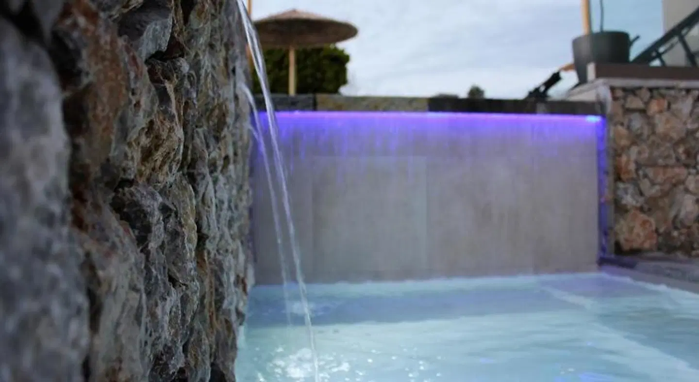 John & Mary's Studios OUTDOOR_POOL