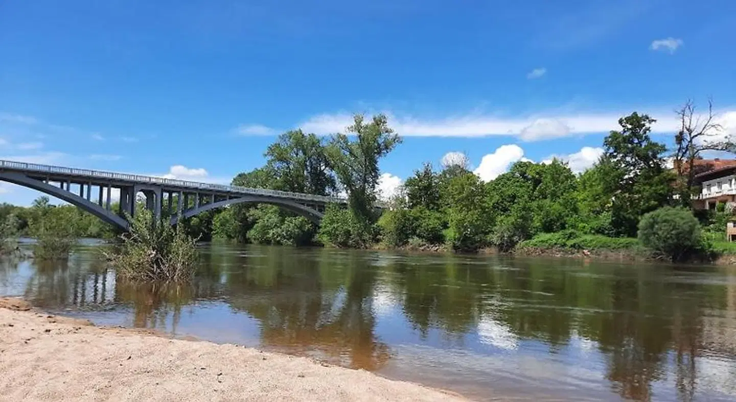 Le Pont de la Loire Strand