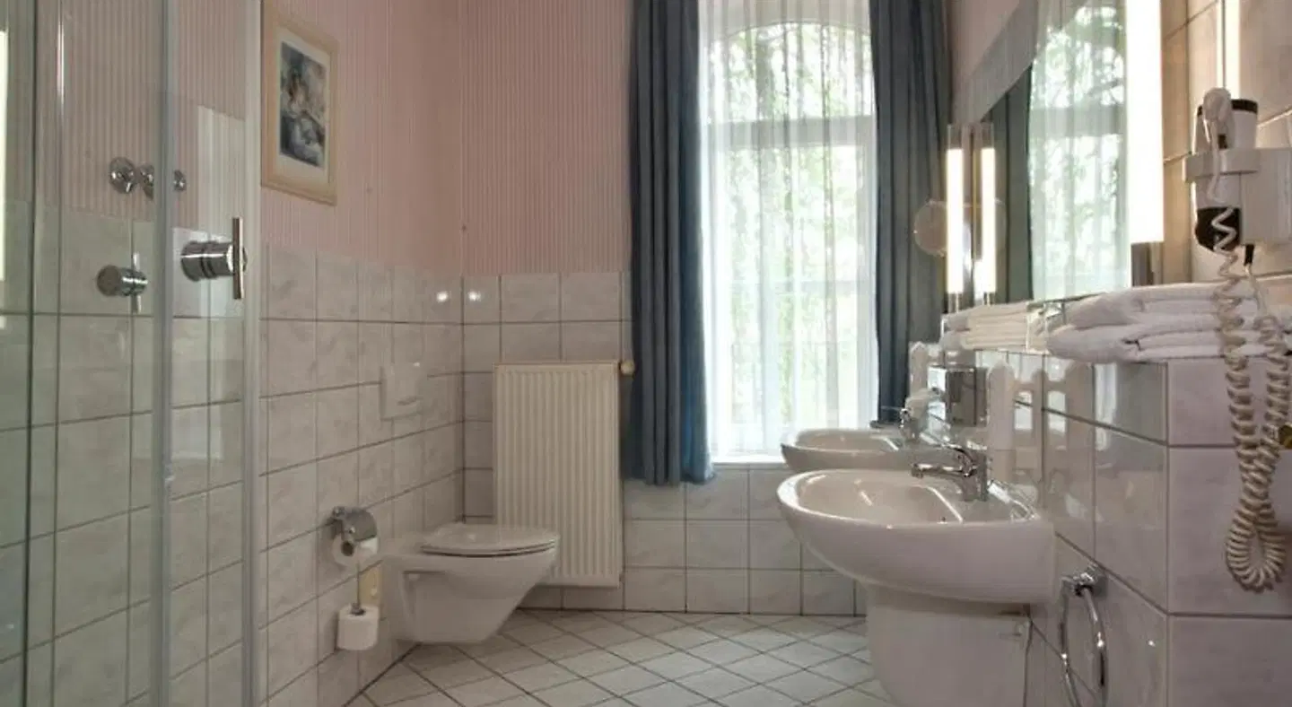 Villa Knobelsdorf Badezimmer