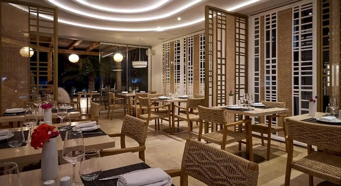 Aurora Luxury Hotel & Spa Bar