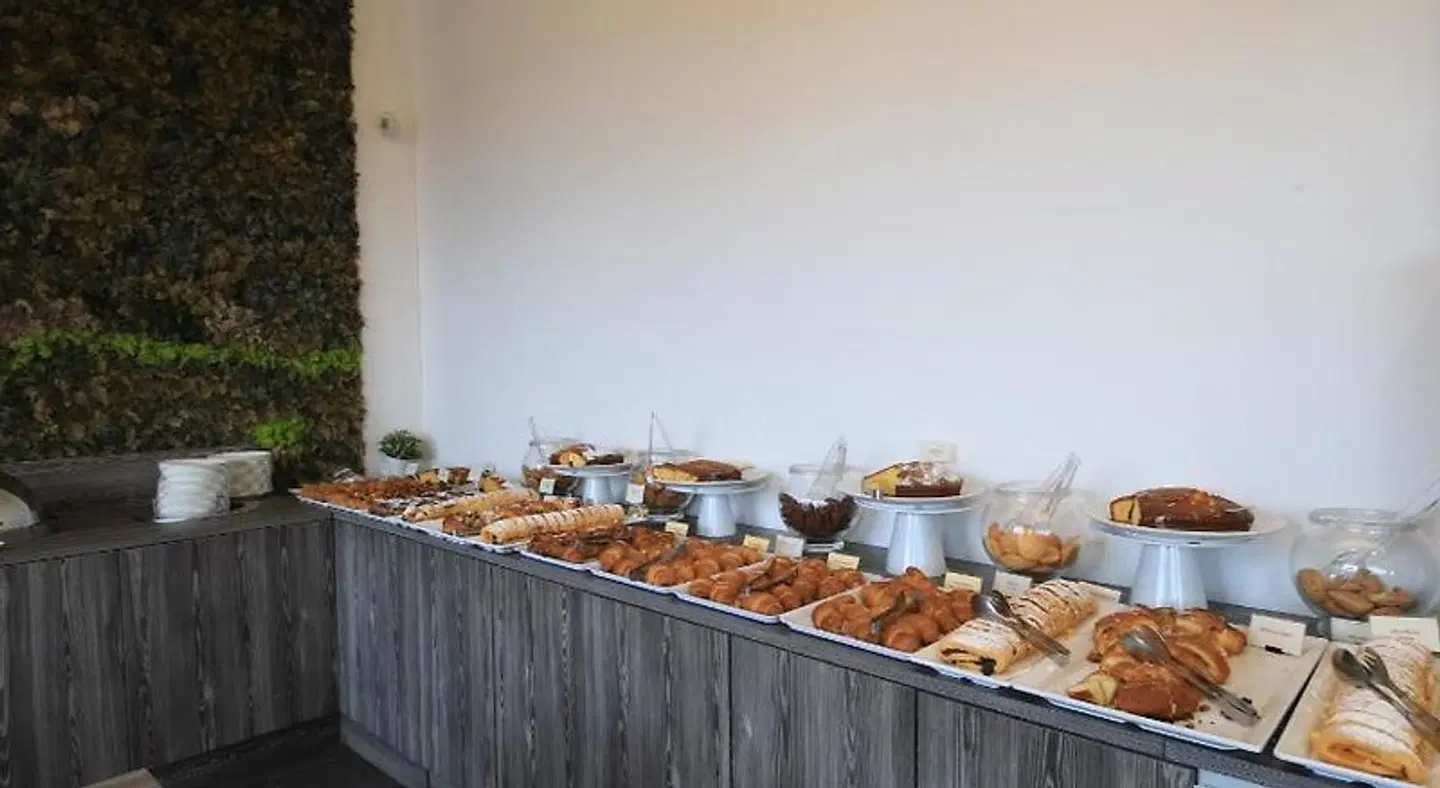 Tiby Hotel Restaurant