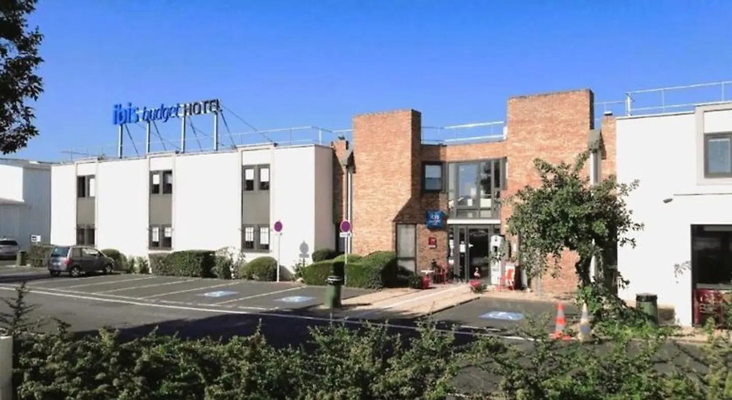 ibis budget Clermont-Ferrand Le Brézet Aéroport EXTERIOR