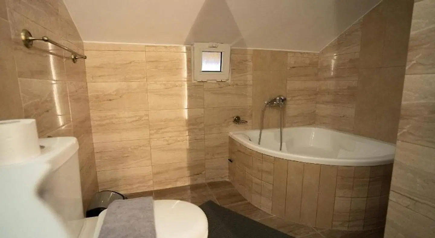 Parthenis Hotel Badezimmer