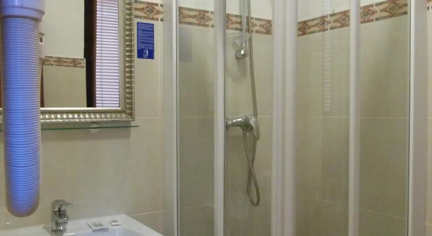 Hostal Loreto Badezimmer