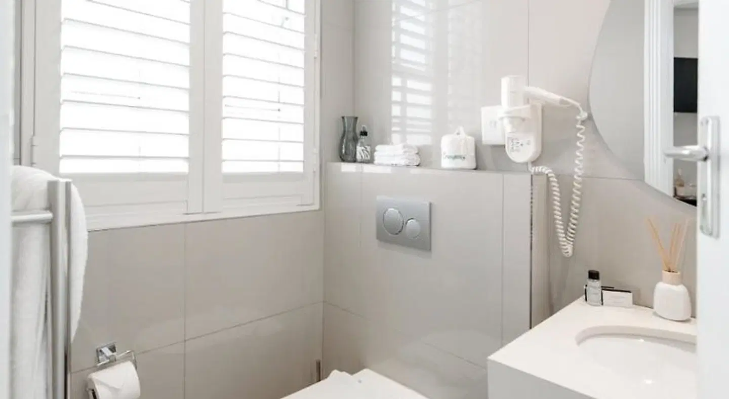 The Charles Cafe & Rooms Badezimmer