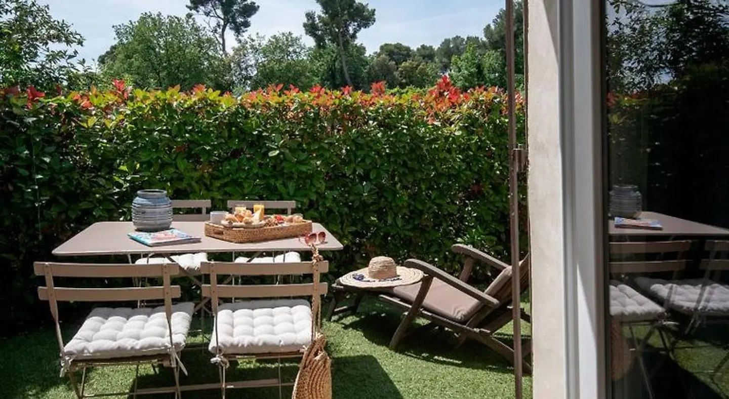 Les Messugues Terrasse
