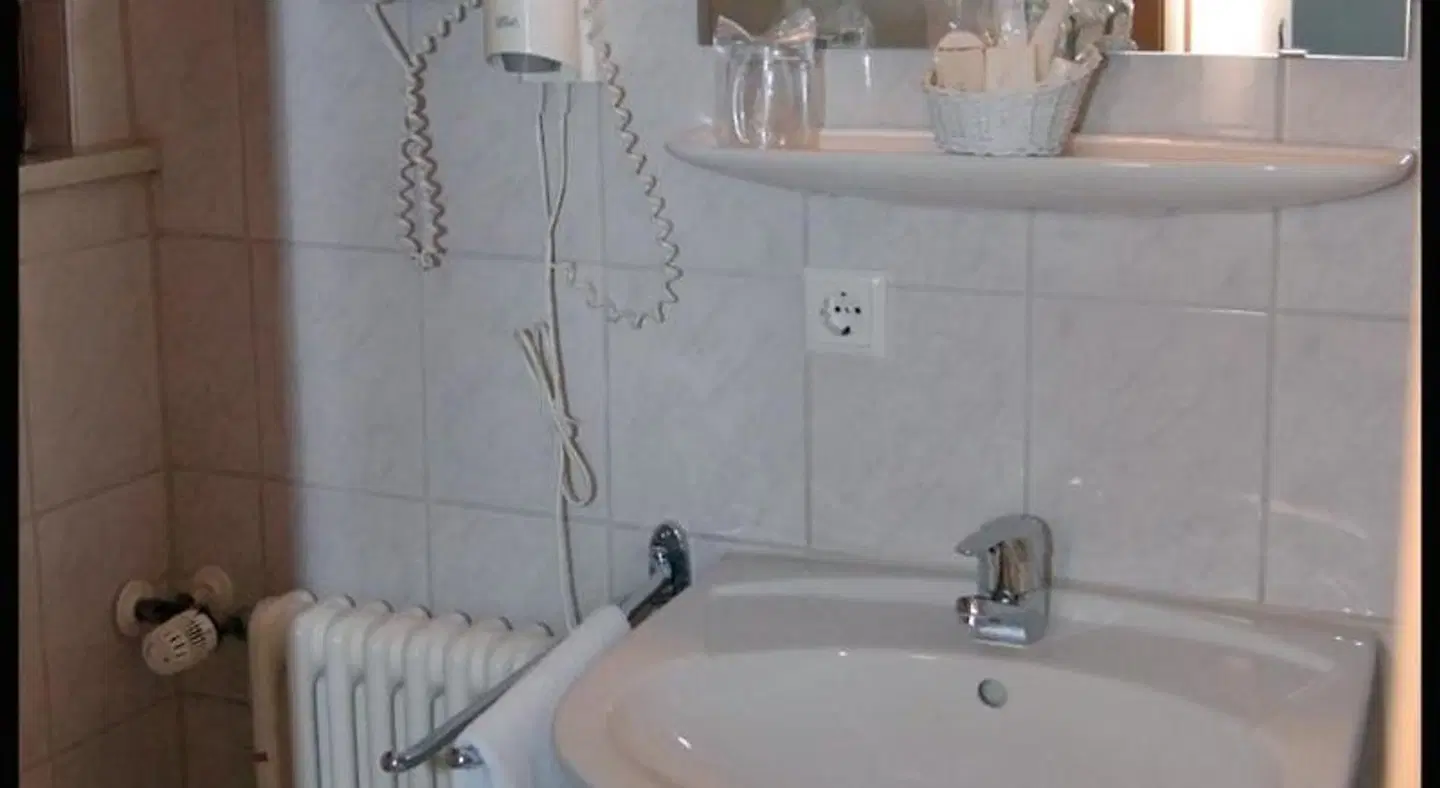 Landgasthaus Zollerstuben Badezimmer