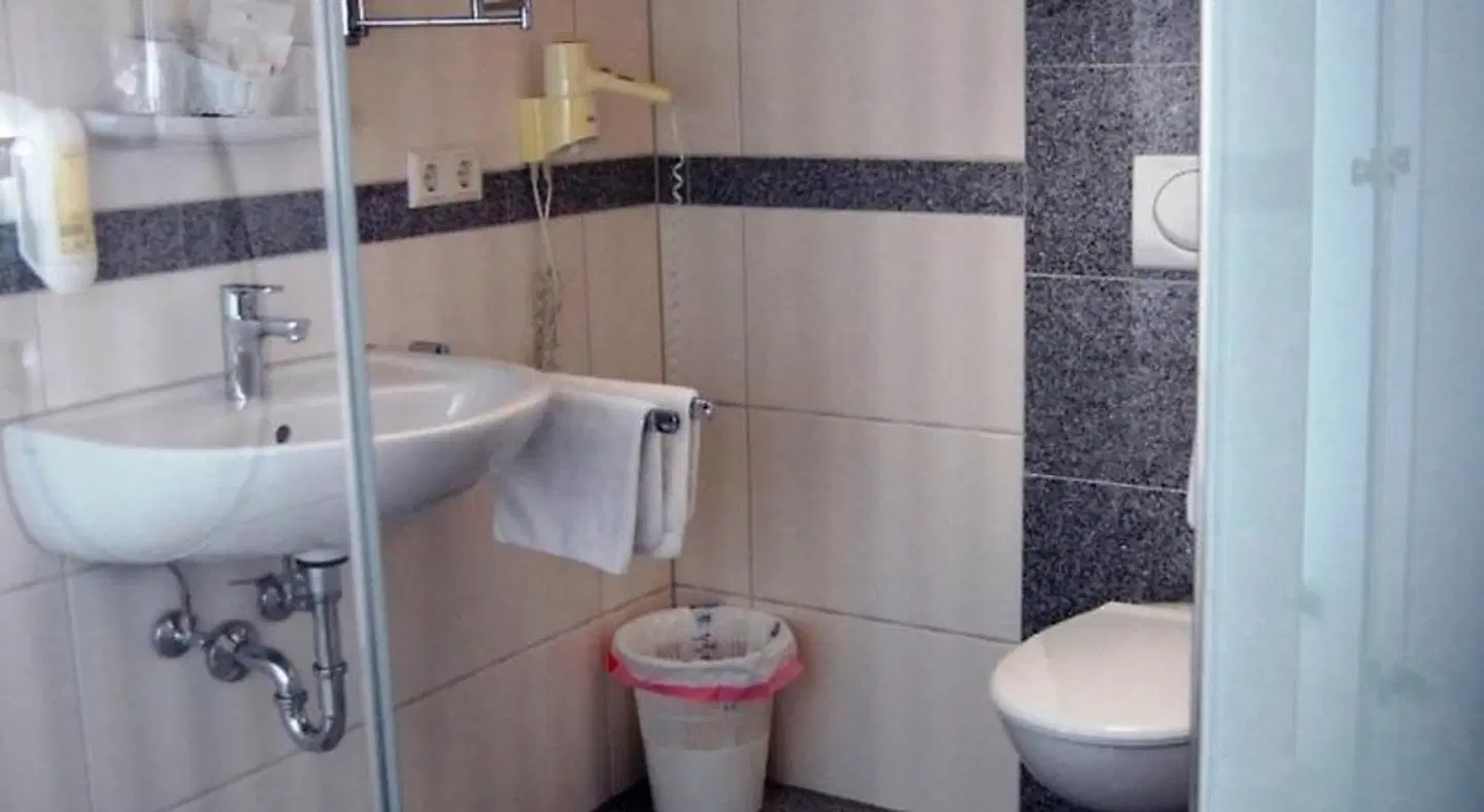 Landgasthaus Zollerstuben Badezimmer