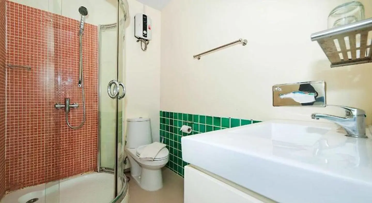 Kamala Beachfront Apartment Badezimmer