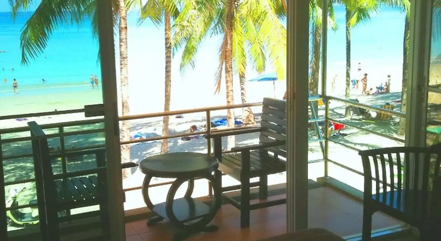 Kamala Beachfront Apartment Terrasse