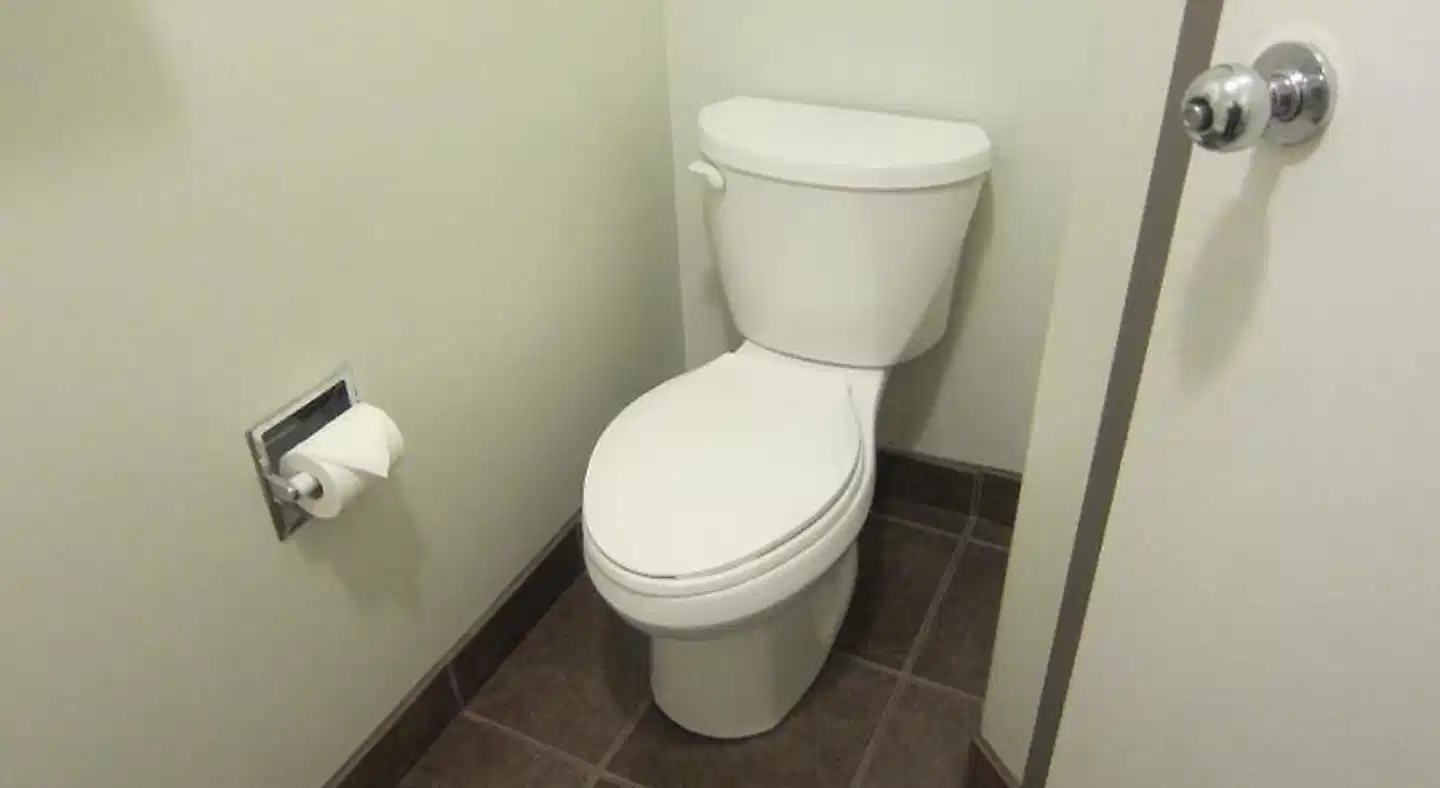 Super 8 by Wyndham Revelstoke BC Badezimmer