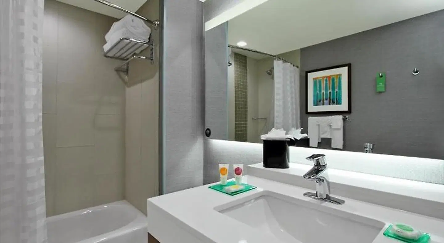 Hyatt Place Houston NW Vintage Park Badezimmer