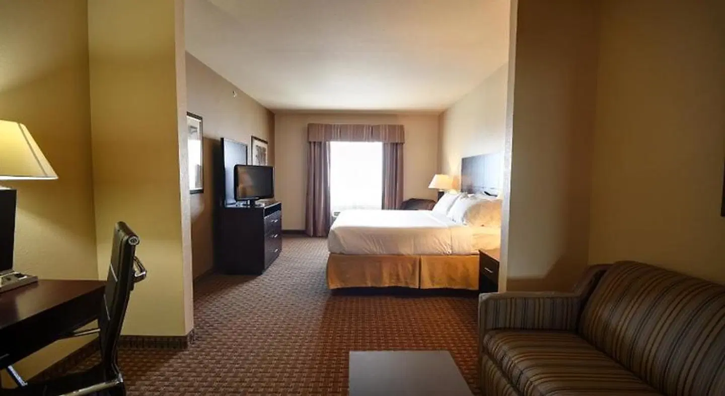 Holiday Inn Express & Suites Del Rio by IHG ROOM_EXAMPLE
