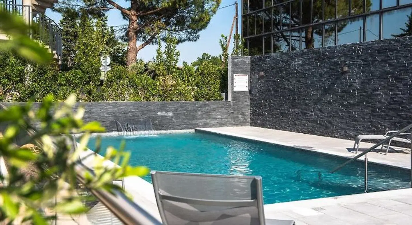 Golden Tulip Aix En Provence OUTDOOR_POOL