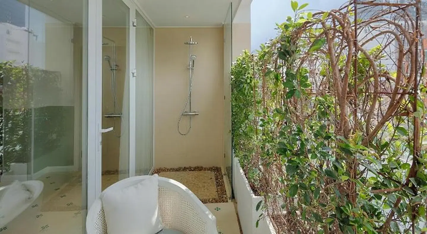 Au Lac Charner Hotel Badezimmer