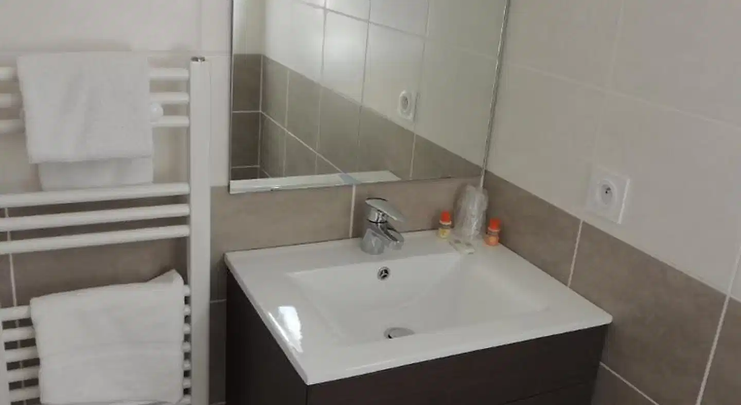 Adonis Aix-en-Provence Badezimmer