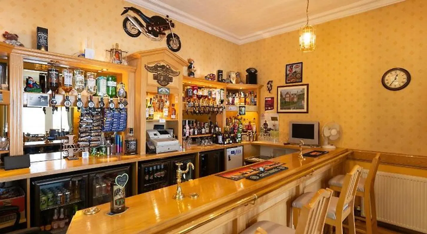 Huntingdon House Bar