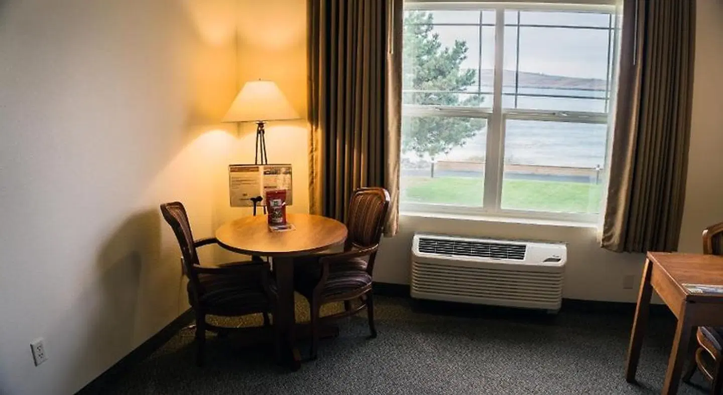 River Lodge and Grill ROOM_EXAMPLE