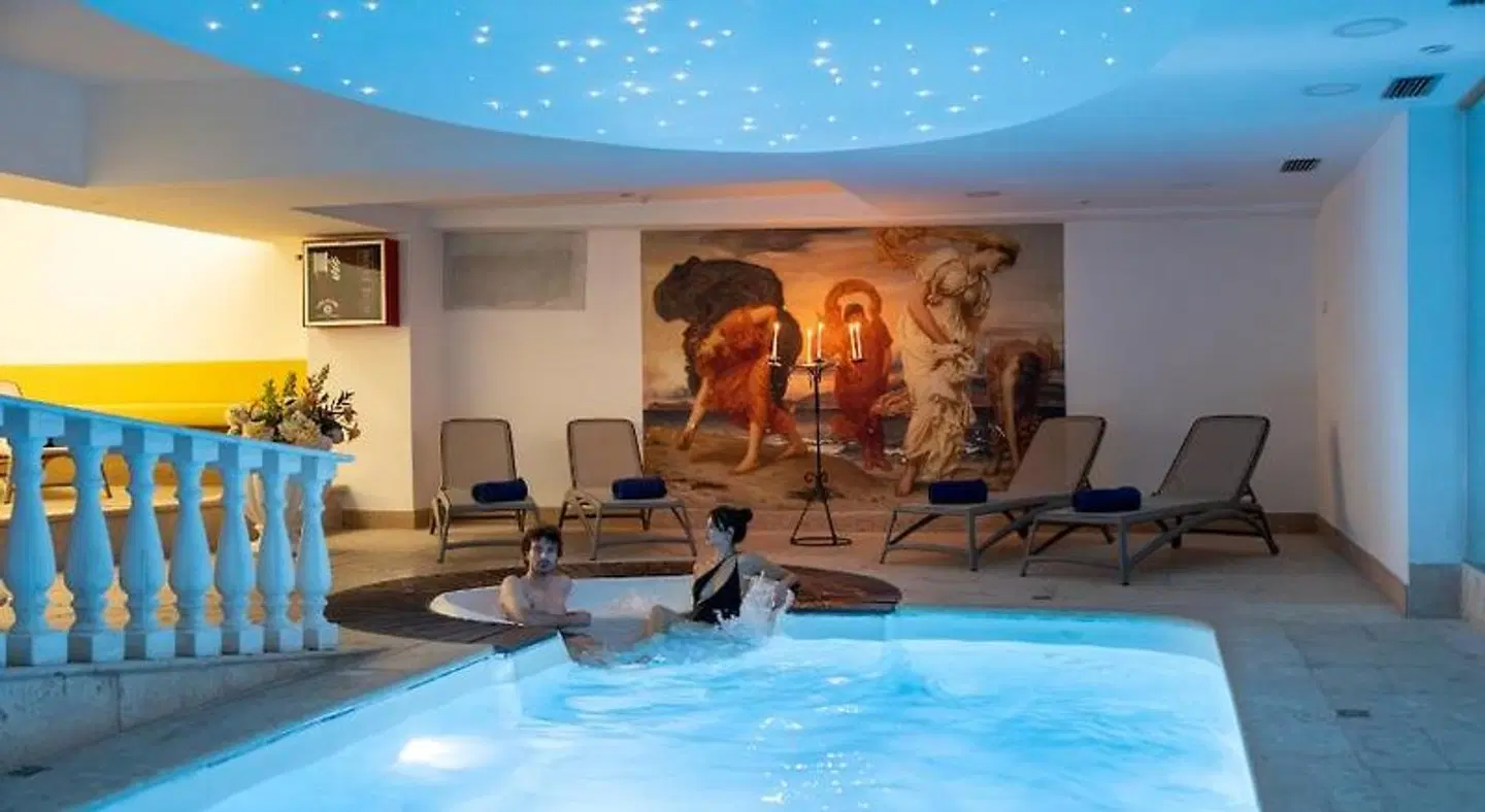 Olympic Palace Hallenbad