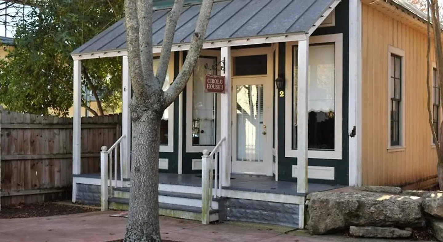 Ye Kendall Inn EXTERIOR