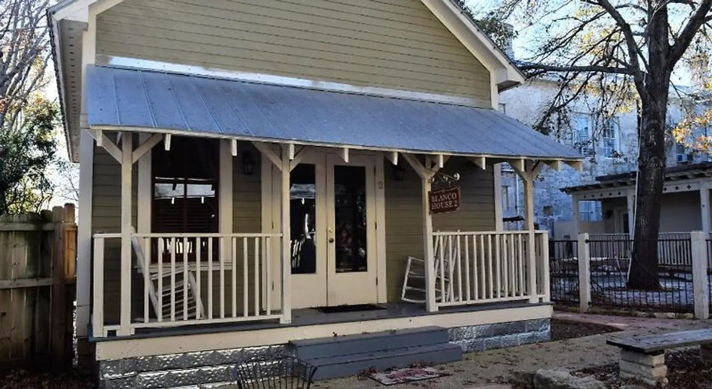 Ye Kendall Inn EXTERIOR
