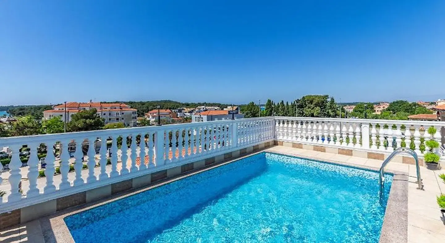 Bed & Breakfast Villa Zibi OUTDOOR_POOL