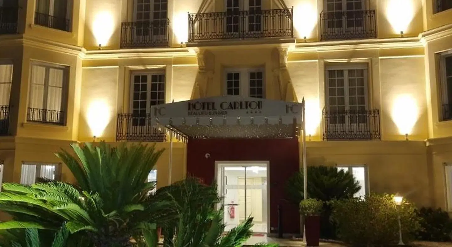 Carlton EXTERIOR
