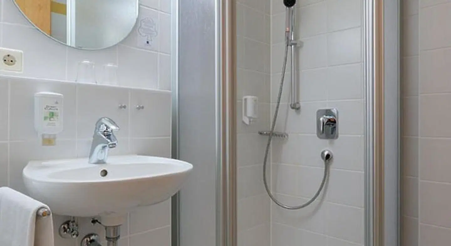 Hotel am Schlossberg Badezimmer