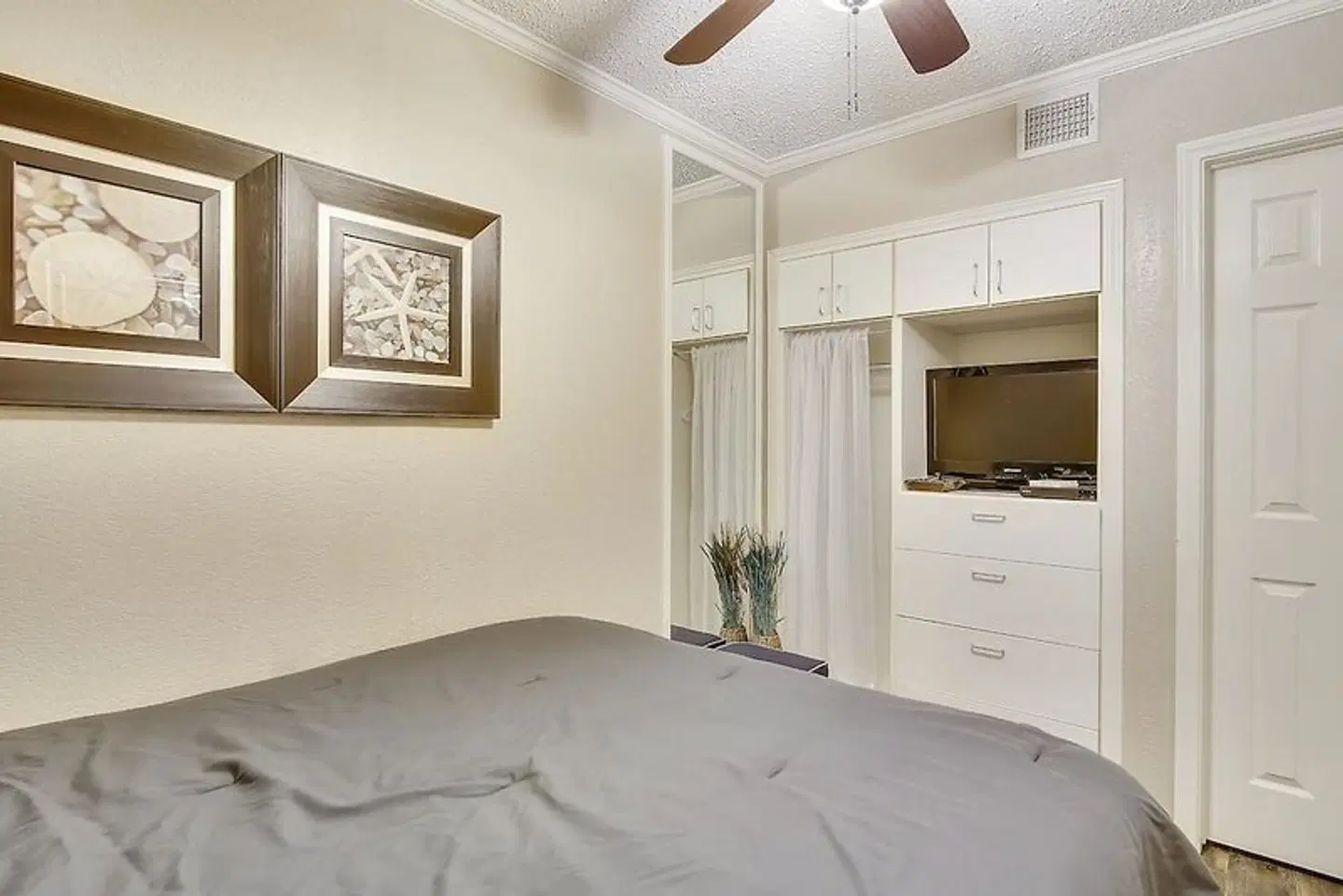 Casa del Mar Beachfront Suites ROOM_EXAMPLE