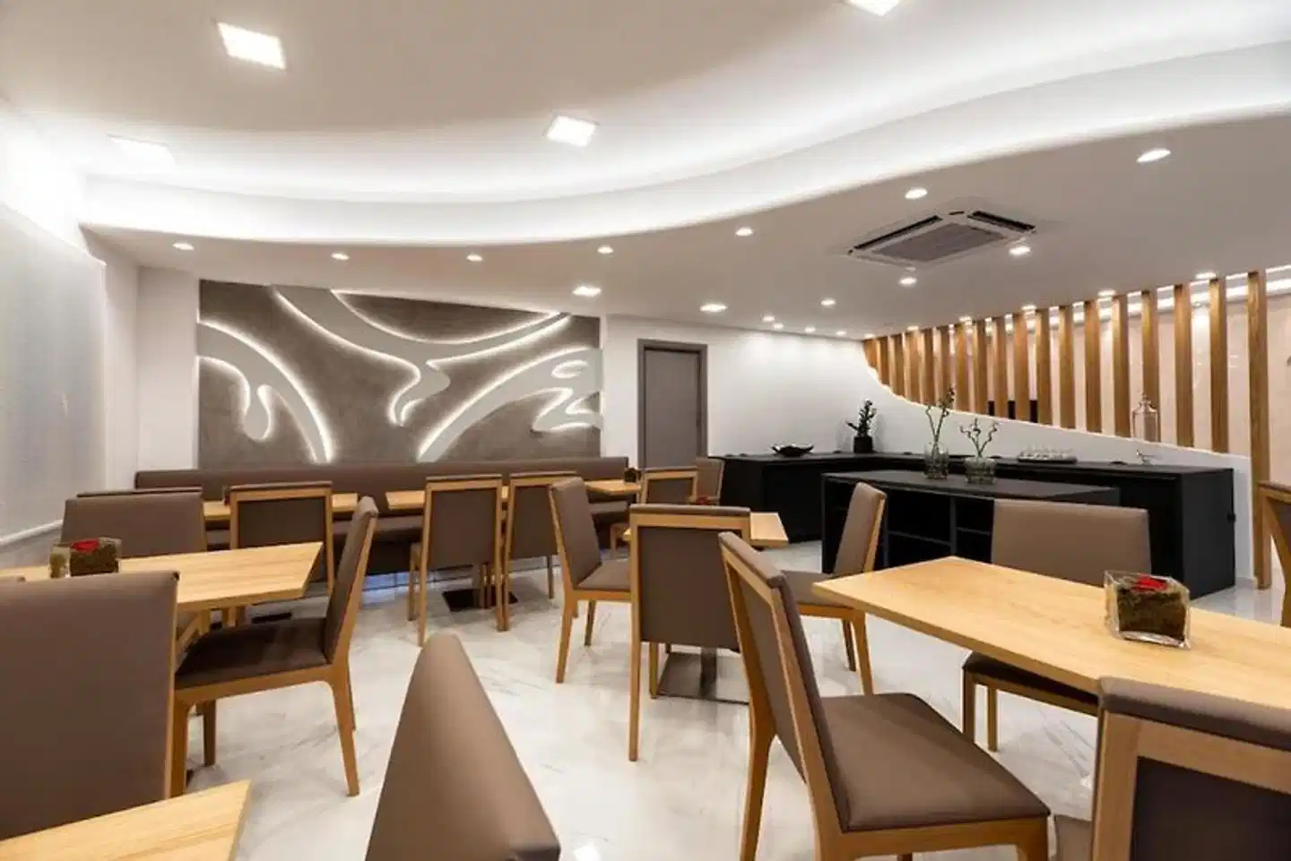 Deluxe Rest Boutique Bar