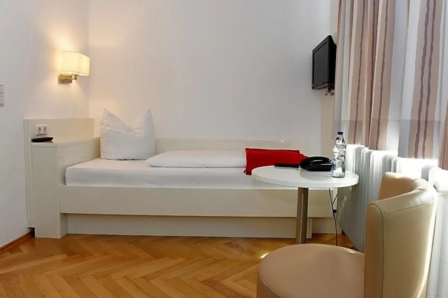 Hirsch ROOM_EXAMPLE