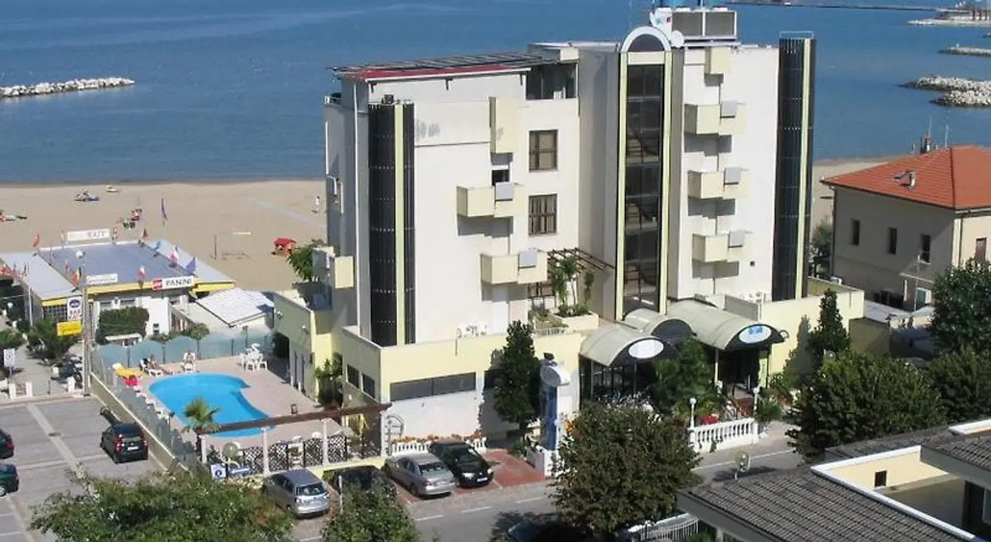 Caesar Paladium EXTERIOR