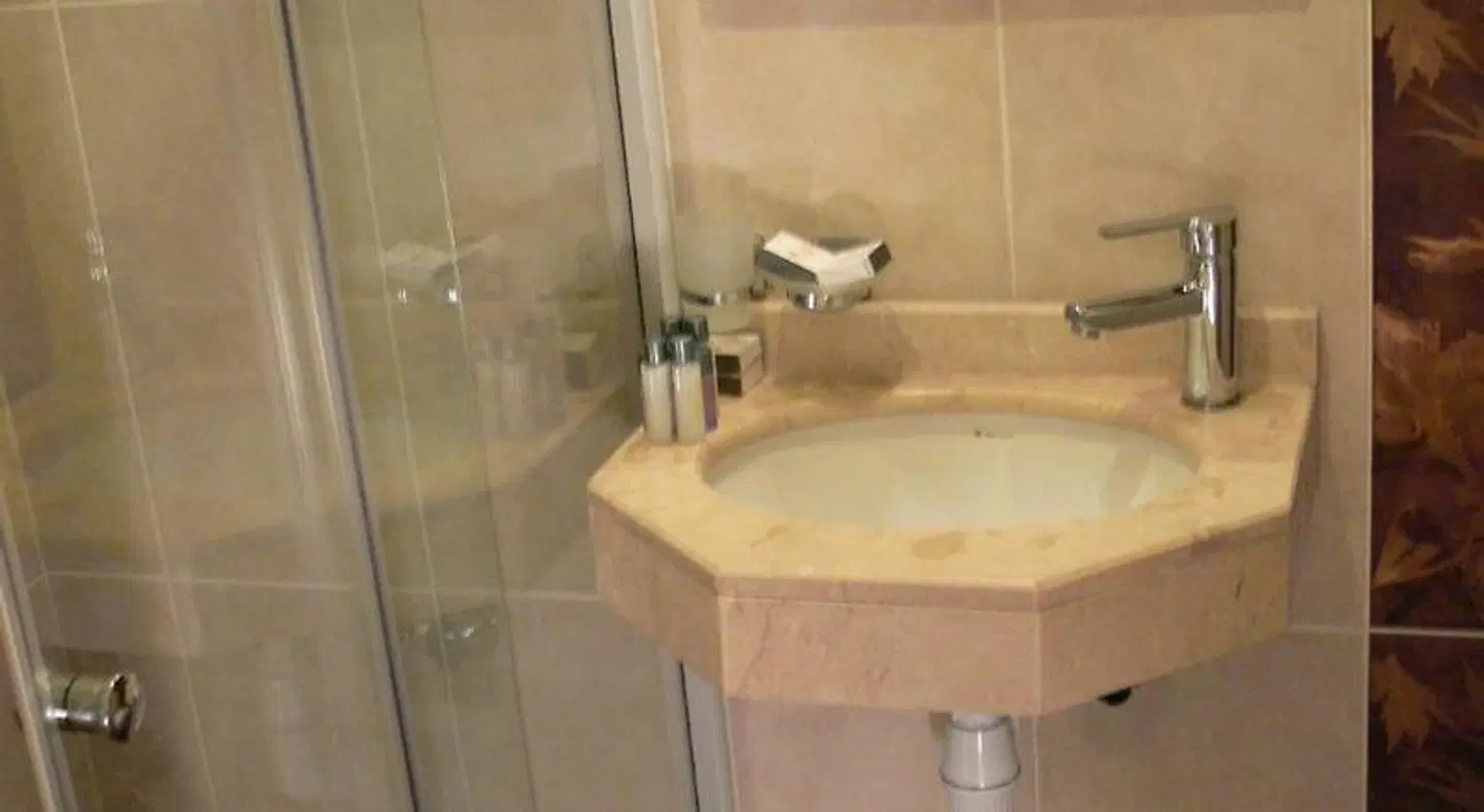 Hotel Coliseum Badezimmer