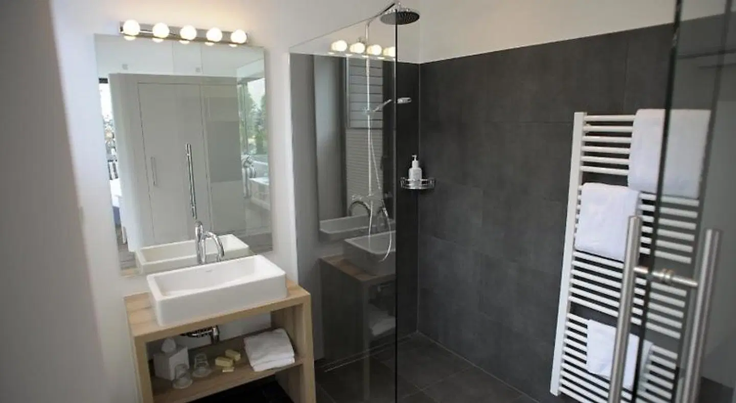 ACQUA Strande Yachthotel & Restaurant Badezimmer