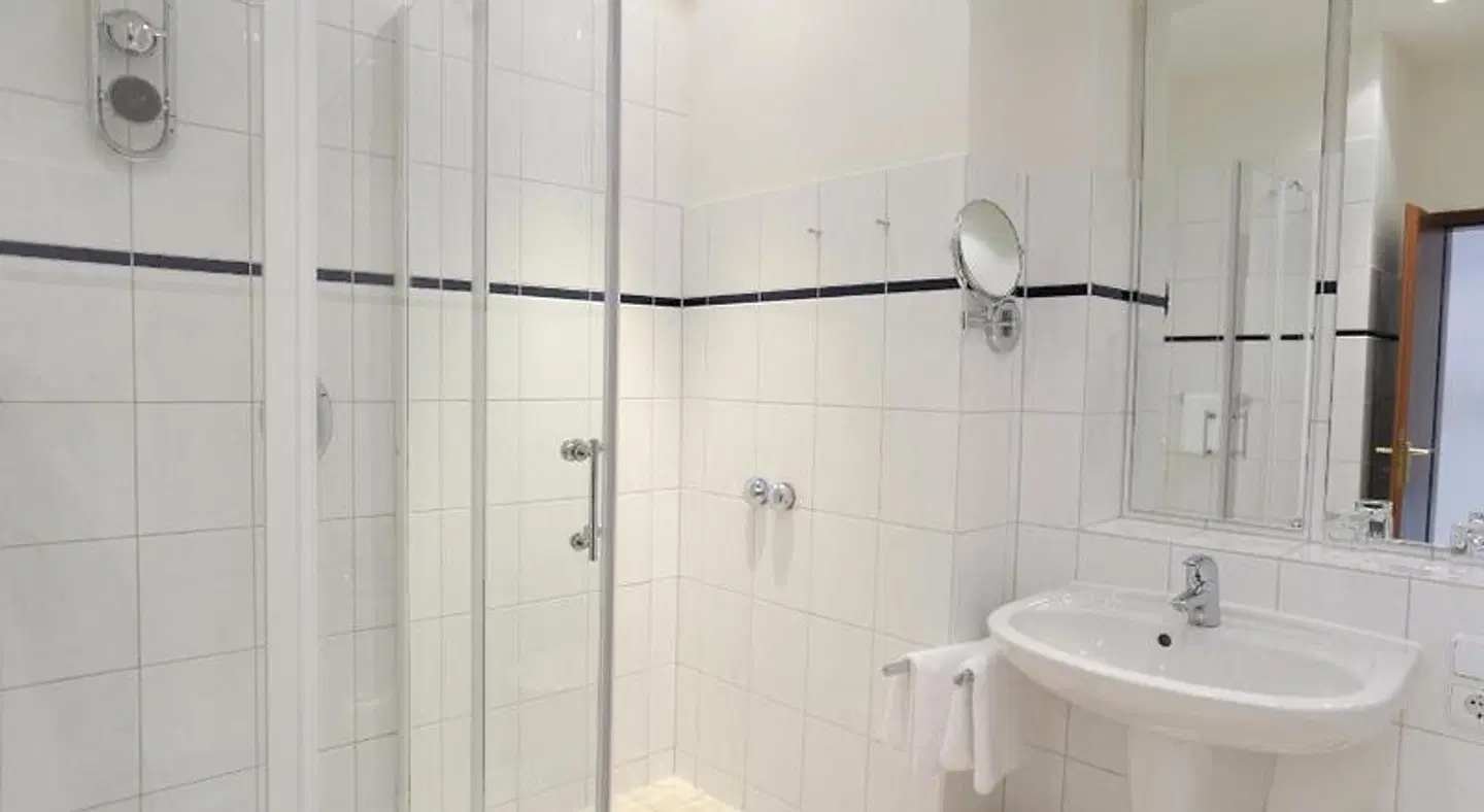 ACQUA Strande Yachthotel & Restaurant Badezimmer